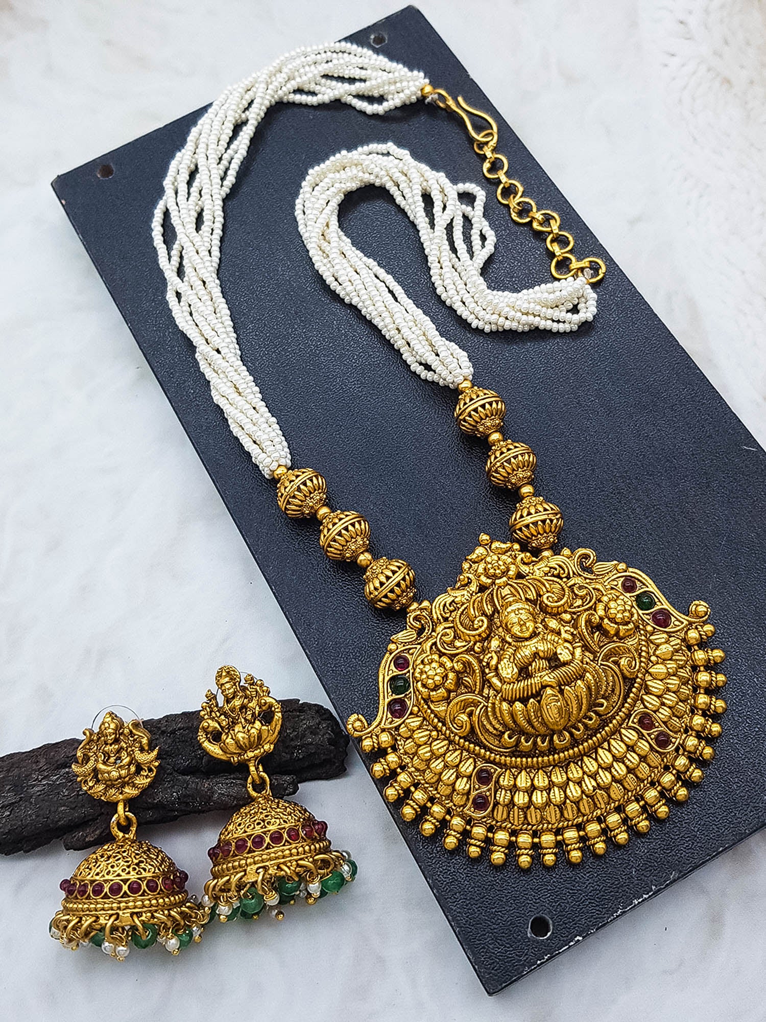 Gold Plated Necklace Set in Pearl stones