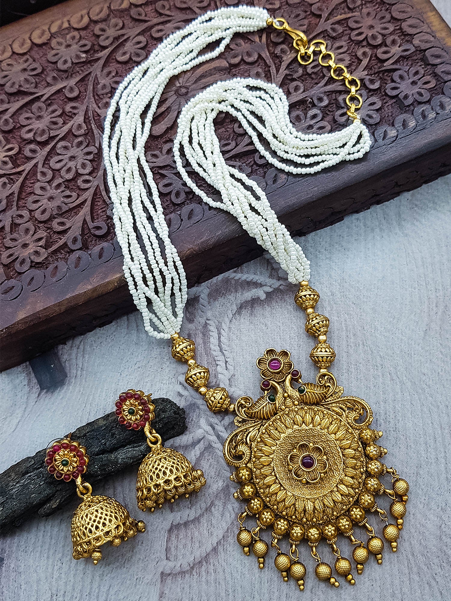 Gold Plated Necklace Set in pearl