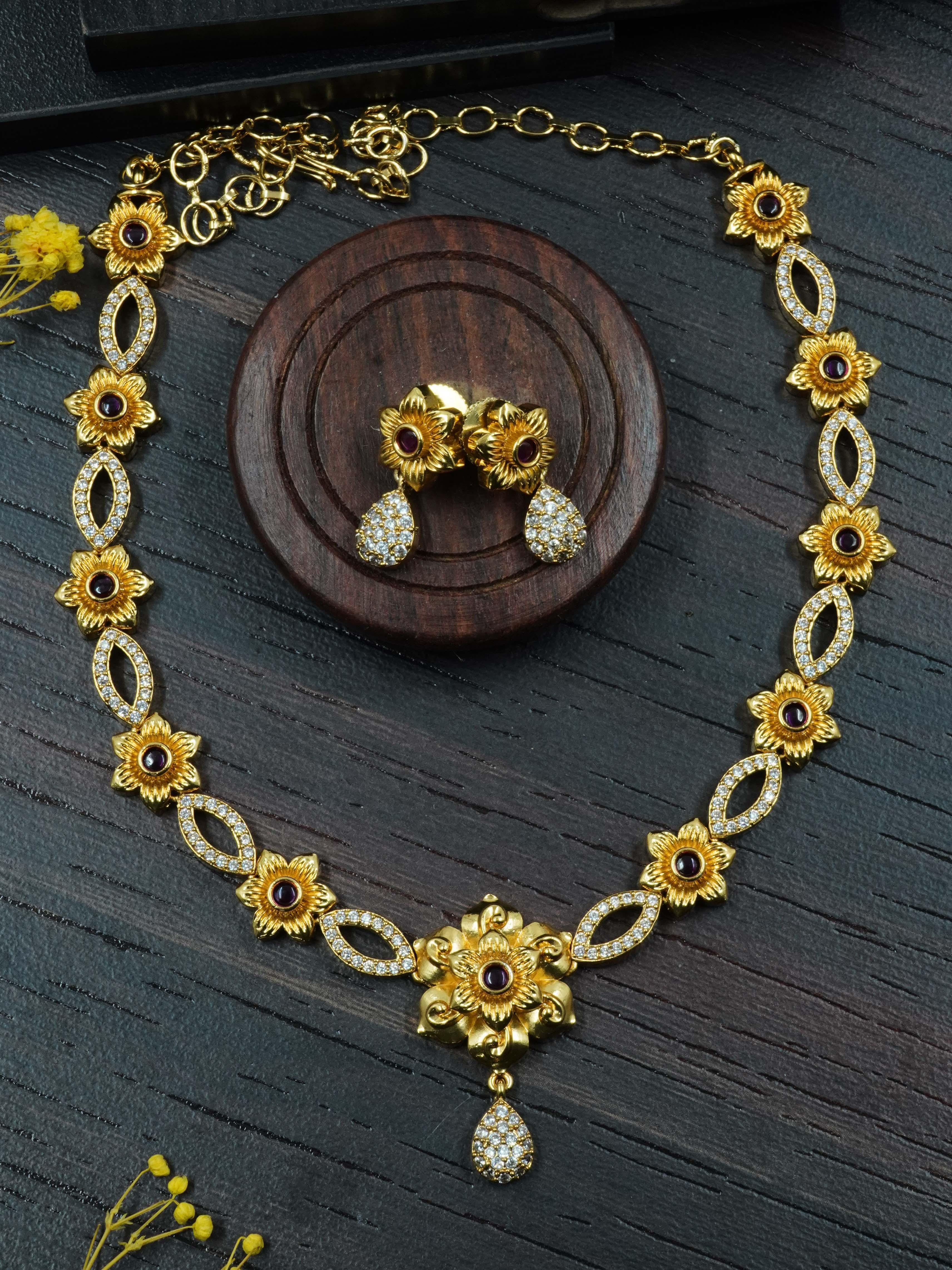 Contemporay Floral design short necklace set