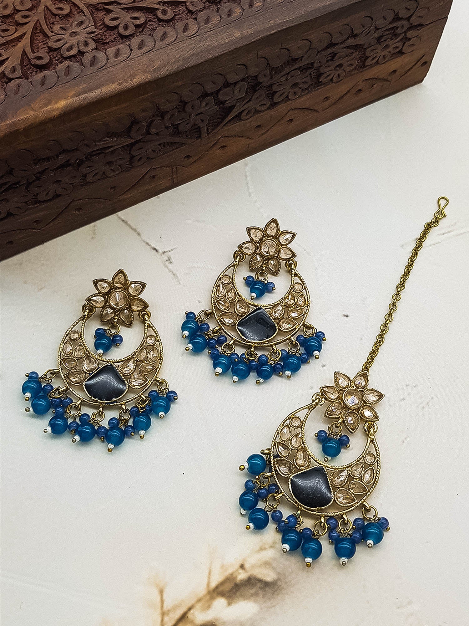 Faint Gold finish Earring Dangler with Maang Tikka