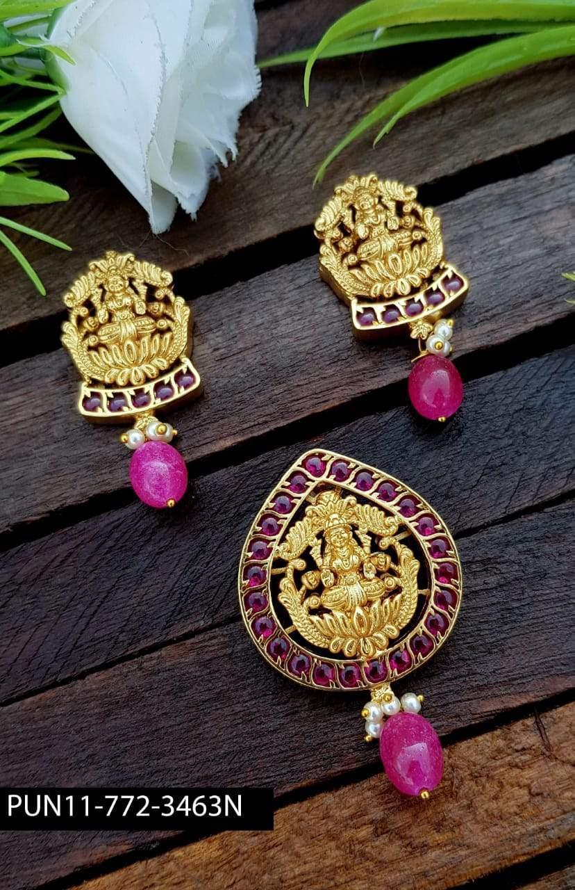 Gold Plated Kemp Stone Studded Pendant Set