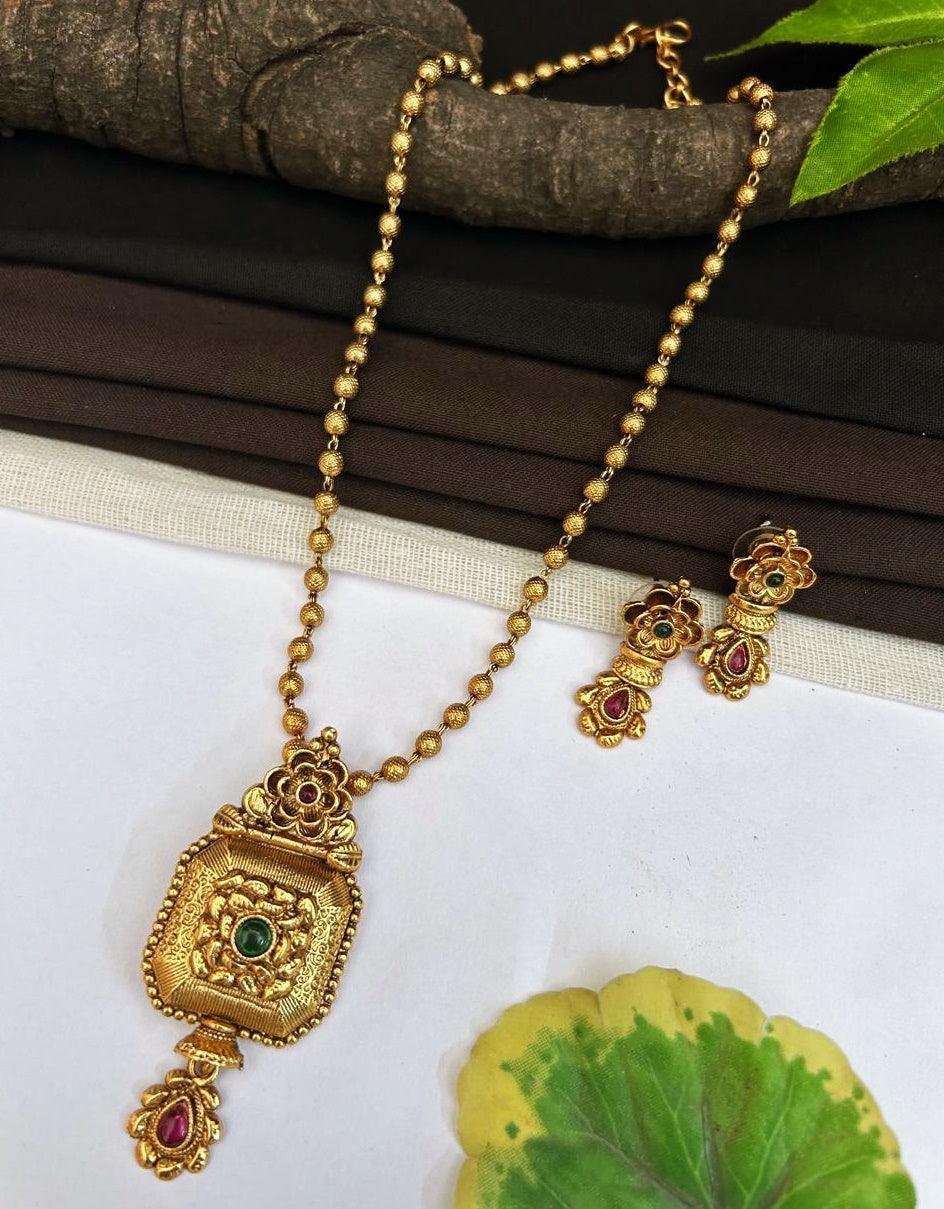 Gold Plated Pendant set with pearl mala - Griiham