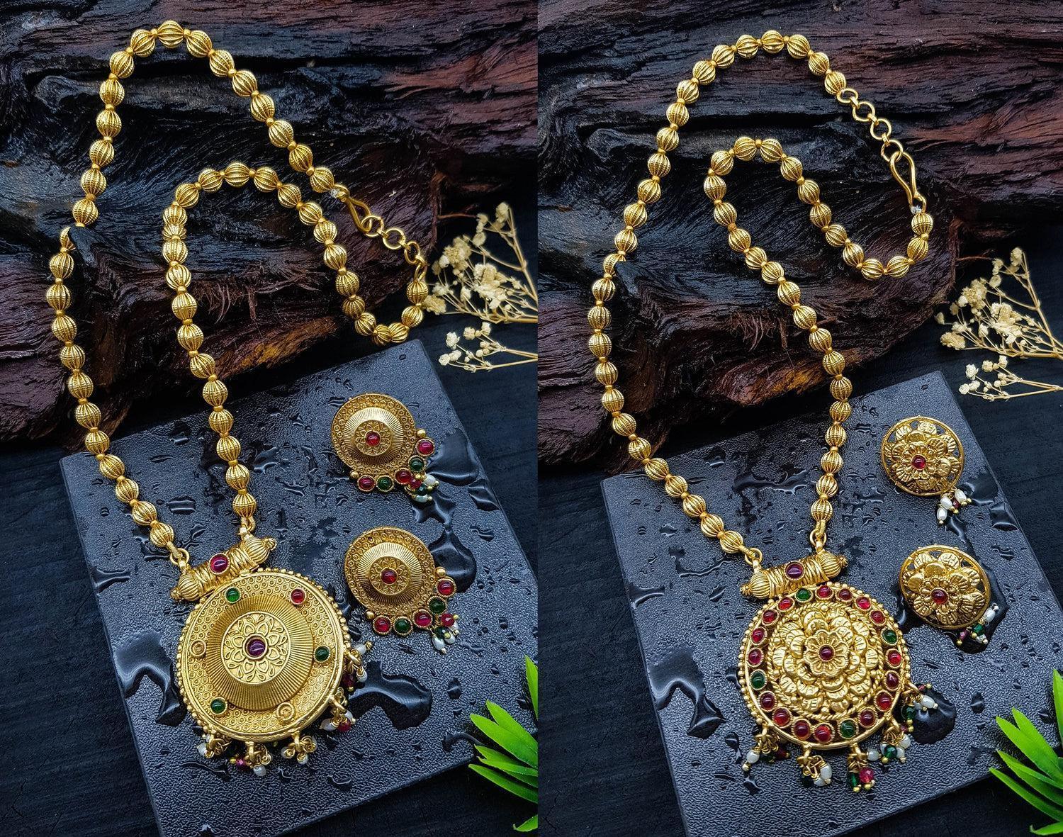 Premium Gold Finish Reversible Exclusive Pendant set