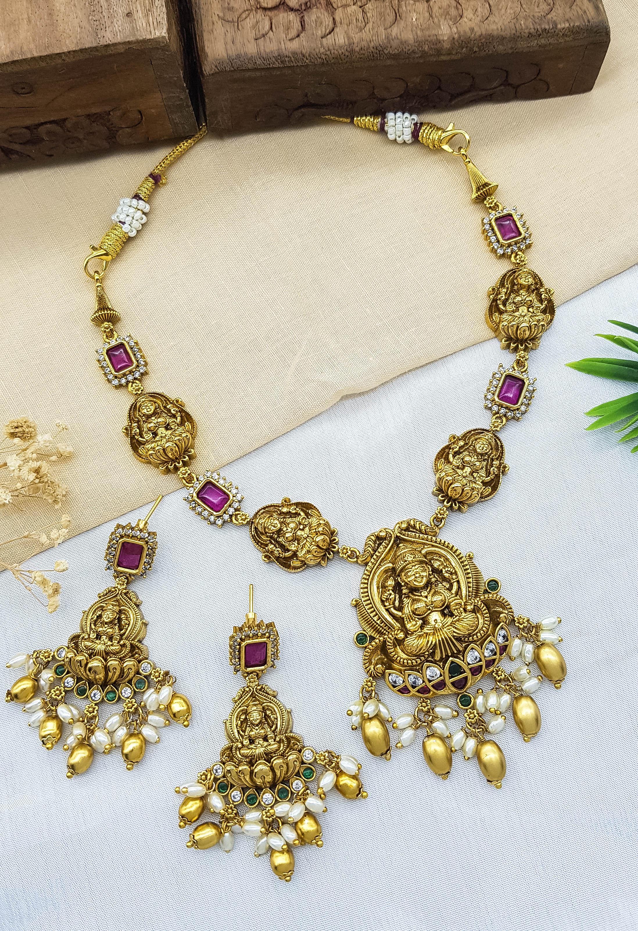 Premium Sayara Collection Temple Classic Necklace Set