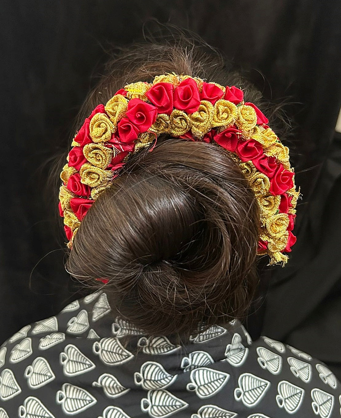 Hair Bun flower artificial arch