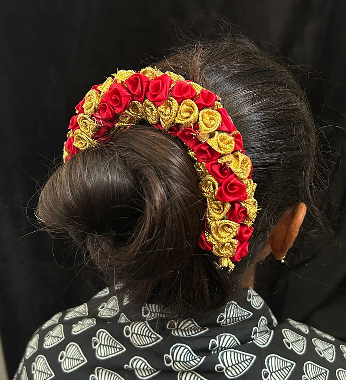 Hair Bun flower artificial arch