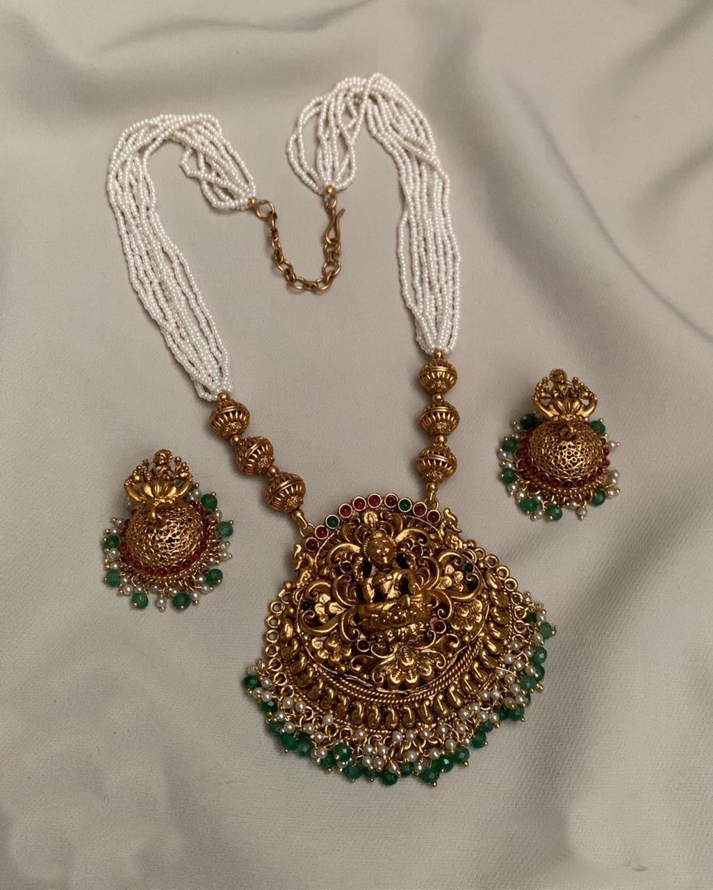 Gold Plated Necklace Set in Pearl